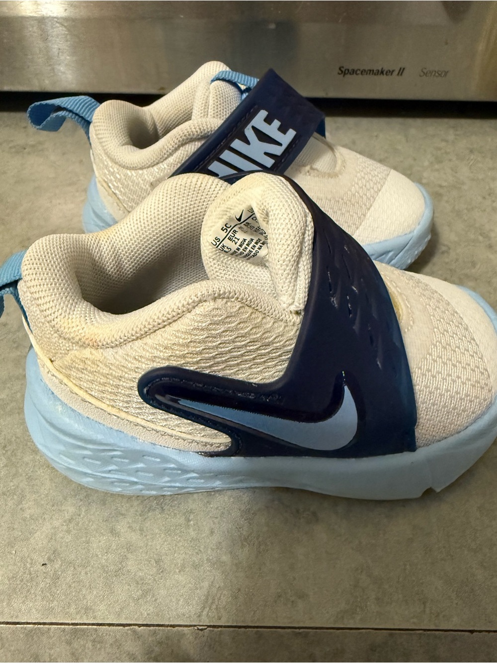Nike Kids Cream and Light Blue Hook-and-Loop Slip-On Sneakers